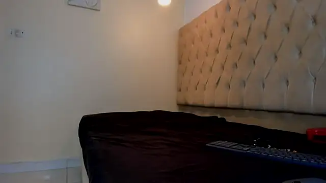 Naomis 35 online show from February 5, 2026, 7:29 pm