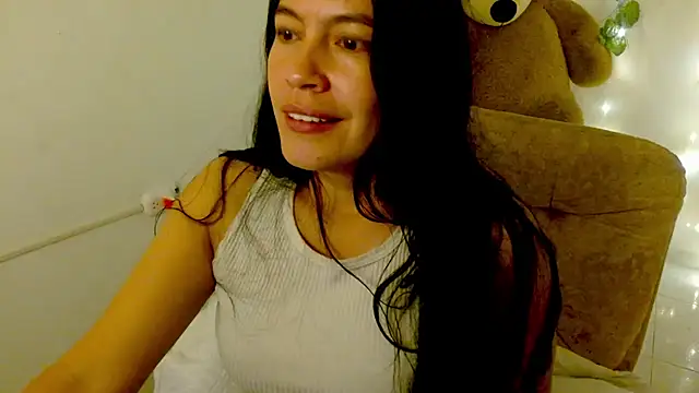 cristal1609 online show from May 15, 2026, 2:13 pm