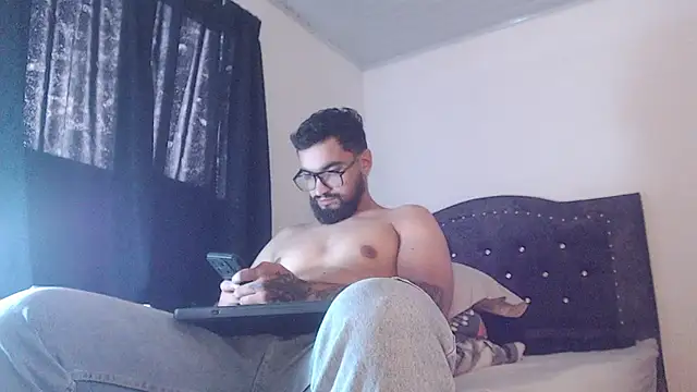 Chrys harris77 online show from April 10, 2026, 9:52 pm