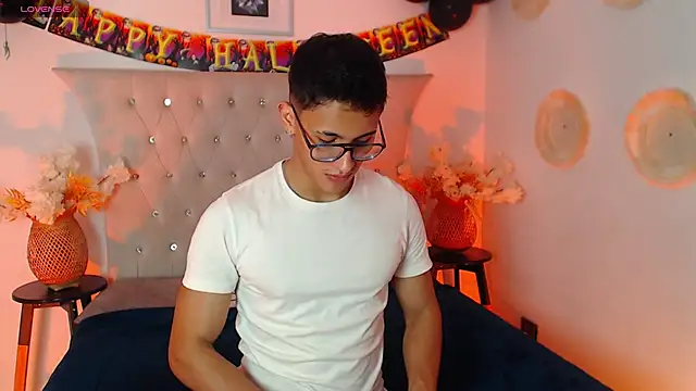 SalvadorFit online show from October 12, 2025, 8:30 pm