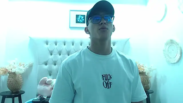 SalvadorFit online show from December 4, 2025, 8:28 pm