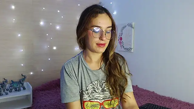 Snapshot of kat_desiree chatting on October 13, 2025, 11:32 am kat desiree online show from October 13, 2025, 11:32 am