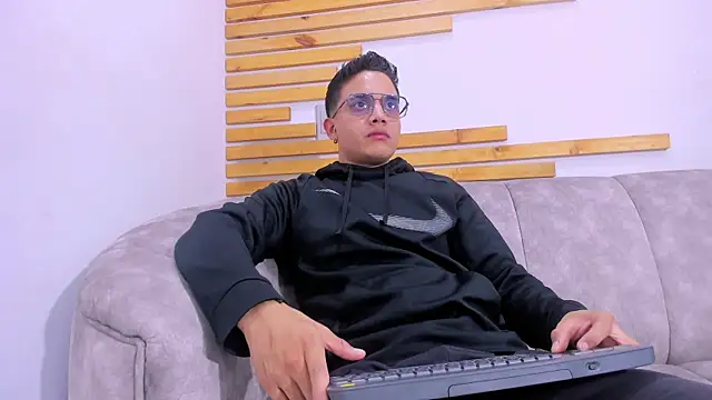 axel vega online show from September 19, 2025, 7:14 pm