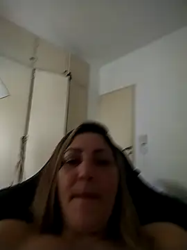 Lunita86 online show from December 15, 2025, 2:21 pm