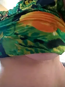 Lunita86 online show from April 3, 2026, 3:10 pm