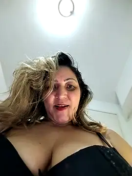 Lunita86 online show from May 13, 2026, 2:09 am