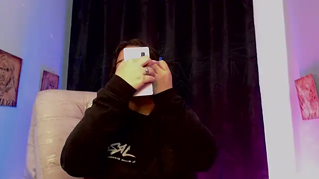 queen salomme online show from December 21, 2025, 10:11 am