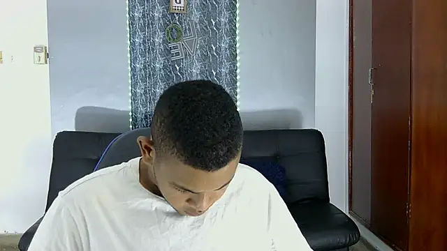 Snapshot of Dios_es_amor1006 chatting on October 1, 2025, 5:35 am Dios es amor1006 online show from October 1, 2025, 5:35 am