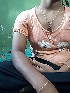 Snapshot of Cute_Couple59 chatting on November 15, 2025, 9:06 am Cute Couple59 online show from November 15, 2025, 9:06 am