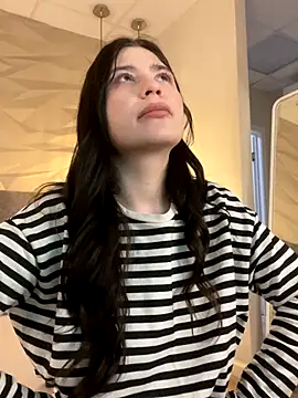 Valerie Ohara online show from October 10, 2025, 4:33 am