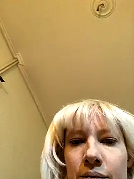 Snapshot of juliaoneandonly chatting on October 15, 2025, 9:42 am juliaoneandonly online show from October 15, 2025, 9:42 am