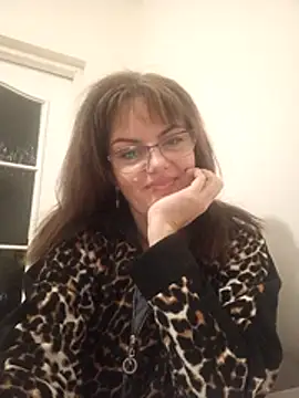 ValeriaLove43211 online show from November 6, 2025, 6:53 pm