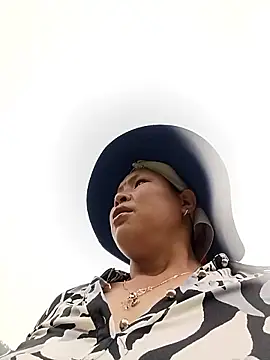 callistra online show from April 1, 2026, 4:35 am