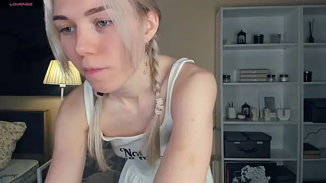 DianeHonnette online show from December 22, 2025, 7:11 pm