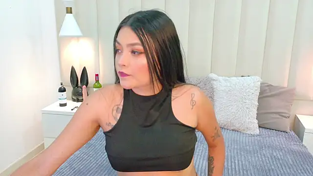 AteneaRoldan online show from October 15, 2025, 4:12 am