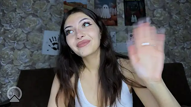 sweeet strawberies online show from October 29, 2025, 5:14 pm