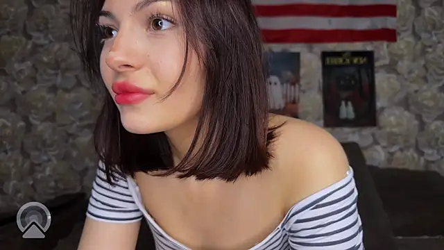 sweeet strawberies online show from November 19, 2025, 6:52 pm