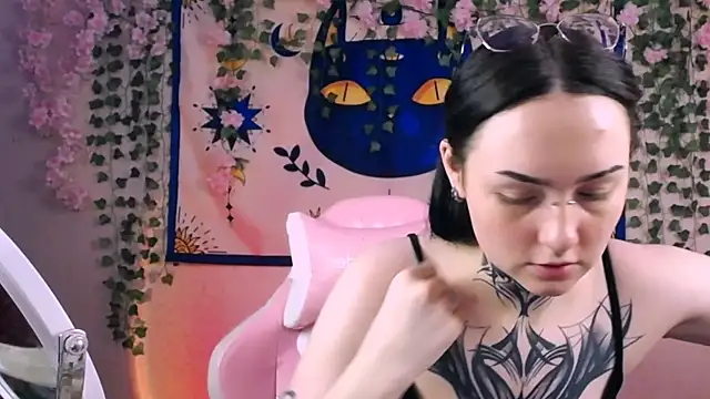 MollyKissy online show from May 3, 2026, 5:46 am