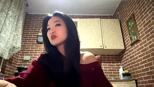 EmmaLeexth online show from April 6, 2026, 2:07 pm