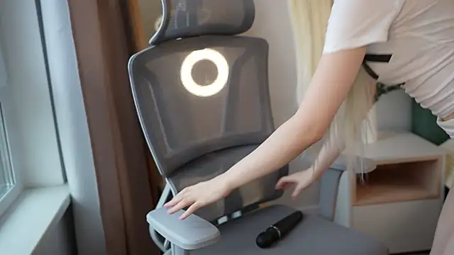 Snapshot of Laura_Obsidian chatting on October 31, 2025, 7:09 am Laura Obsidian online show from October 31, 2025, 7:09 am