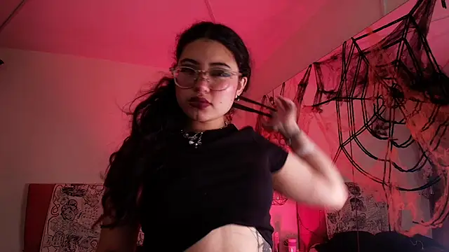 SabrinaV  online show from October 22, 2025, 11:32 am