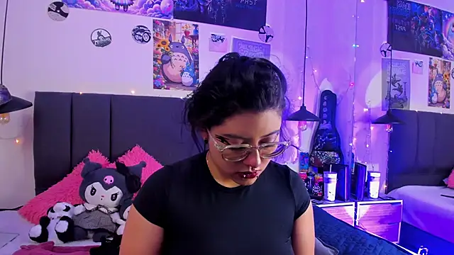 SabrinaV  online show from June 13, 2026, 11:19 am