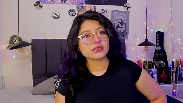 Snapshot of SabrinaV_ chatting on July 8, 2026, 11:15 am SabrinaV online show from July 8, 2026, 11:15 am