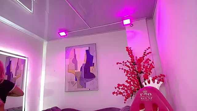 Snapshot of Kitty_rouusse chatting on October 4, 2025, 7:34 pm Kitty rouusse online show from October 4, 2025, 7:34 pm