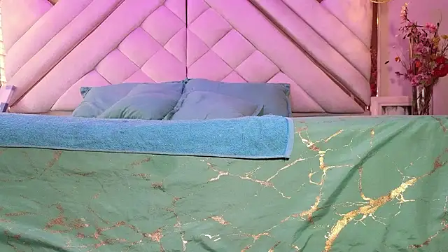 afrodita aares online show from February 24, 2026, 7:12 pm