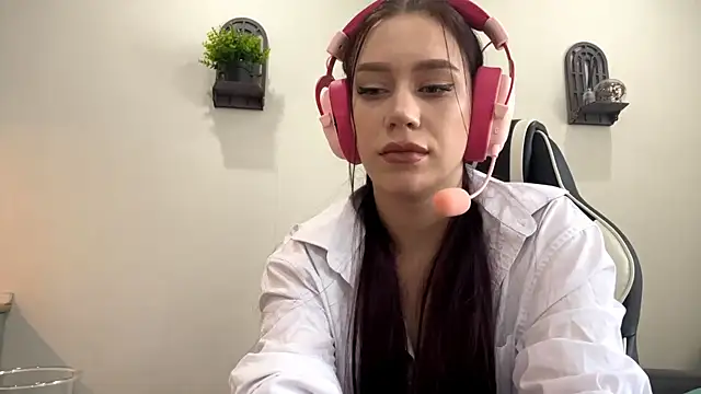 Snapshot of AdrianaRudin chatting on September 19, 2025, 6:26 am AdrianaRudin online show from September 19, 2025, 6:26 am
