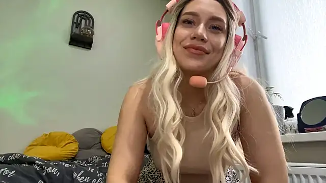 Snapshot of AdrianaRudin chatting on September 25, 2025, 8:18 am AdrianaRudin online show from September 25, 2025, 8:18 am