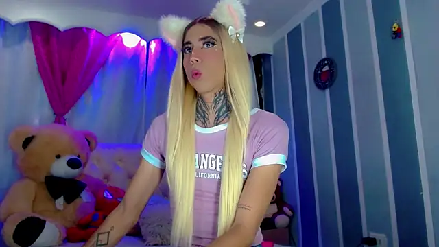 Julia Bulette1 online show from March 18, 2026, 1:36 pm