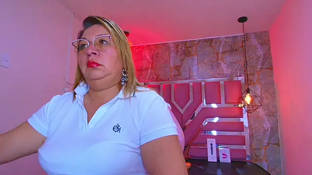 MaylinRosse  online show from November 18, 2025, 7:29 pm