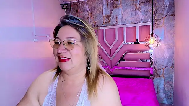 MaylinRosse  online show from February 13, 2026, 7:10 pm