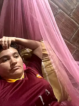 lunasexyhot18 online show from November 6, 2025, 12:22 am