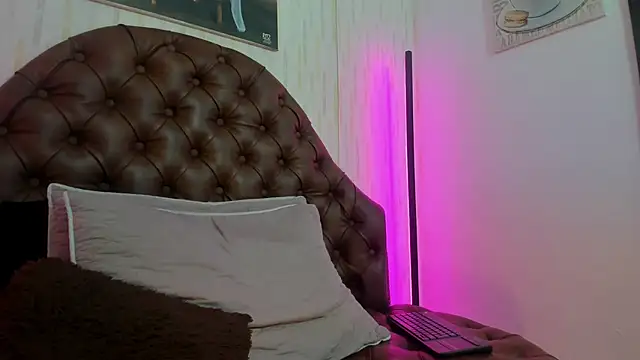 noah blake0 online show from September 30, 2025, 2:38 am