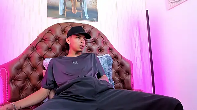 noah blake0 online show from November 3, 2025, 7:04 pm