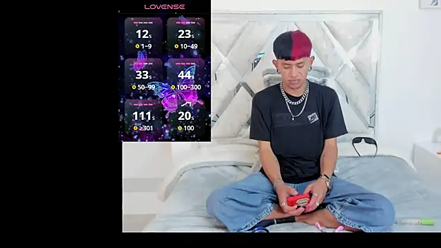 DemianSalvatore online show from September 29, 2025, 2:33 pm