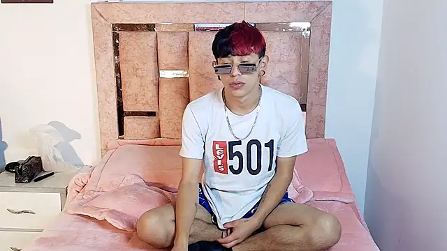 DemianSalvatore online show from November 6, 2025, 1:06 am