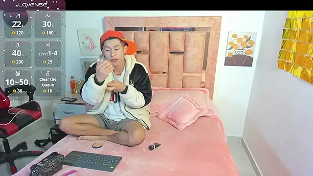 DemianSalvatore online show from January 9, 2026, 8:32 pm