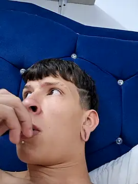 DemianSalvatore online show from March 1, 2026, 7:49 pm