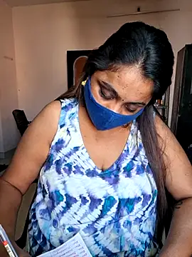 queendivya online show from June 25, 2026, 2:00 am