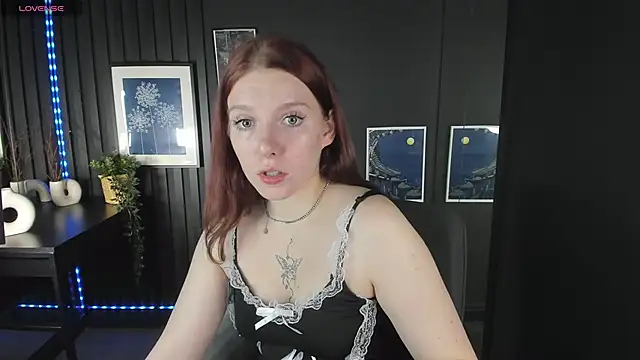 Layla Glam online show from November 1, 2025, 5:20 am