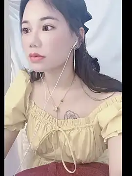 Snapshot of Cha_Cha_Er chatting on October 3, 2025, 1:08 pm Cha Cha Er online show from October 3, 2025, 1:08 pm