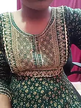 Snapshot of pari_rani7 chatting on November 18, 2025, 3:45 am pari rani7 online show from November 18, 2025, 3:45 am