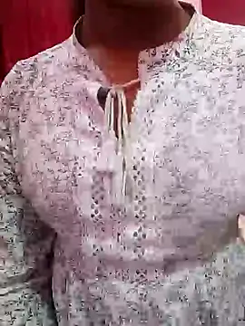 Snapshot of pari_rani7 chatting on November 26, 2025, 4:57 am pari rani7 online show from November 26, 2025, 4:57 am