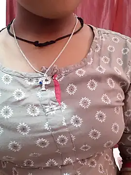 Snapshot of pari_rani7 chatting on December 16, 2025, 3:33 am pari rani7 online show from December 16, 2025, 3:33 am