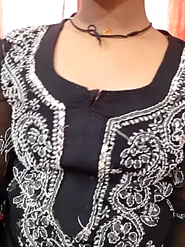 Snapshot of pari_rani7 chatting on December 17, 2025, 3:45 am pari rani7 online show from December 17, 2025, 3:45 am