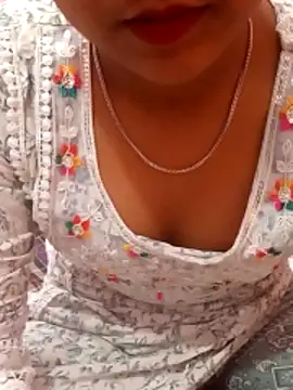 Snapshot of pari_rani7 chatting on February 11, 2026, 3:44 am pari rani7 online show from February 11, 2026, 3:44 am