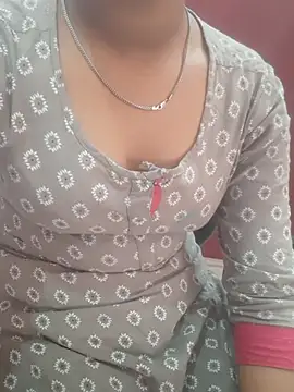 Snapshot of pari_rani7 chatting on March 1, 2026, 3:41 am pari rani7 online show from March 1, 2026, 3:41 am